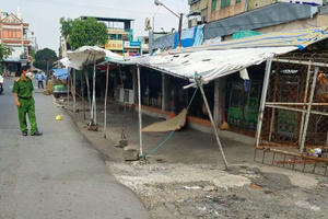 Bàng hoàng phát hiện thi thể người đàn ông trước cửa bến xe