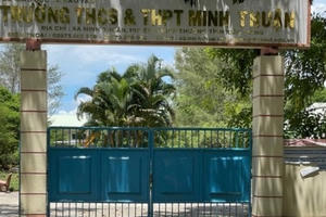 Lạ lùng chuyện rước kiện vào thân khi hiến đất xây trường ở Kiên Giang Lạ lùng chuyện rước kiện vào thân khi hiến đất xây trường ở Kiên Giang