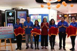 Khai trương máy bán sách tự động đầu tiên tại TPHCM