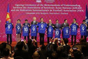 Thủ tướng chứng kiến ASEAN và FIFA ký bản ghi nhớ hợp tác: Thúc đẩy quốc tế hóa bóng đá trong khu vực