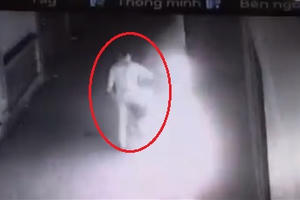 Hà Nội: Nửa đêm dùng xăng đốt nhà người khác