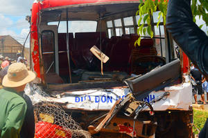 Ẩn họa từ xe đưa đón học sinh