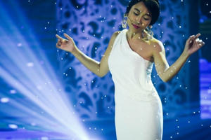 Đoan Trang khoe vẻ đẹp quyến rũ trên sân khấu Sài Gòn Đêm Thứ 7