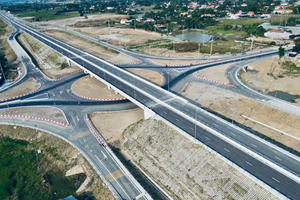 Hạ tầng giao thông - "mạch máu" đột phá chiến lược hướng tới Đại hội XIV