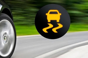 Cân bằng điện tử của xe ô tô là gì, tác dụng ra sao?