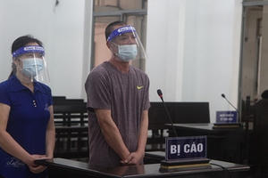 Đã cầm cố xe cho ngân hàng, hai vợ chồng vẫn làm giả giấy tờ rồi đem bán Đã cầm cố xe cho ngân hàng, hai vợ chồng vẫn làm giả giấy tờ rồi đem bán