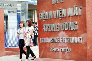 Kỳ 2 - Bệnh viện Mắt Trung ương tự quyết định giá thu thêm của bệnh nhân không có BHYT