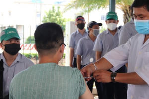 Người dân TP.HCM không tiêm vaccine Covid-19 mũi 3 và 4 phải ký cam kết, chịu trách nhiệm