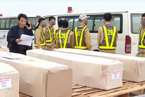 Video: Thi thể của 16 trong 39 nạn nhân tử vong ở Anh về đến Nội Bài