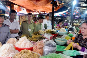 Thực phẩm 'bẩn' đang 'giết mòn' người dân Thực phẩm 'bẩn' đang 'giết mòn' người dân