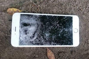 Hà Nội: CSGT bị đập nát điện thoại, giật thẻ ngành