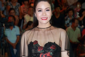 Nhật Kim Anh giảm 31 kg sau khi sinh để có thân hình thon gọn