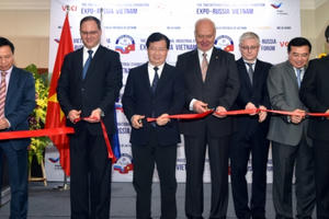 Phó Thủ tướng Trịnh Đình Dũng dự khai mạc Triển lãm Công nghiệp Việt-Nga