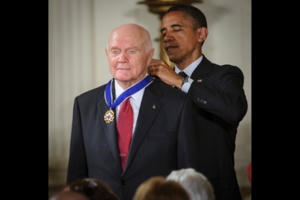 John Glenn, phi hành gia huyền thoại người Mỹ qua đời ở tuổi 95