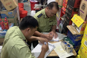 Long An: Liên tiếp xử phạt các cửa hàng kinh doanh thuốc lá lậu