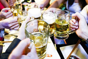 Sức khỏe người Việt bị “ăn mòn” vì uống hơn 3 tỷ lít bia rượu mỗi năm Sức khỏe người Việt bị “ăn mòn” vì uống hơn 3 tỷ lít bia rượu mỗi năm