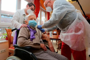 Châu Âu khởi động chương trình tiêm chủng vắc-xin Covid-19 quy mô chưa từng có