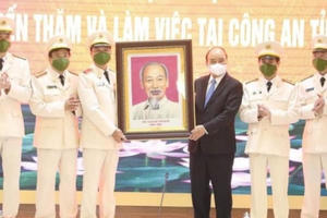 Chủ tịch nước thăm và làm việc tại Công an tỉnh Nghệ An Chủ tịch nước thăm và làm việc tại Công an tỉnh Nghệ An