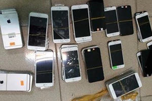 Hà Nội: Thu giữ lô điện thoại iphone không rõ nguồn gốc