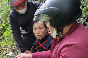 Đối tượng buôn ma túy dùng dao chống trả quyết liệt khi bị vây bắt