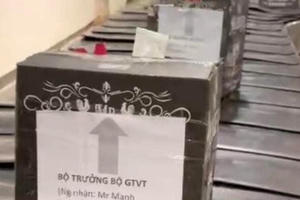 Cho thôi việc nhân viên gửi nhiều kiện hàng ghi 'Bộ trưởng Bộ GTVT’