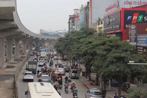 Ùn tắc do “vướng” công trình thi công: Đâu là giải pháp?