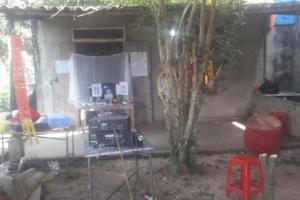 Anh trai hoảng hồn phát hiện em mình treo cổ trên cây khế