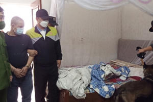 Dùng chó nghiệp vụ khám xét, phát hiện nhiều tang vật tại nhà đối tượng tàng trữ ma túy