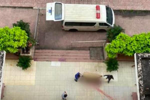 Bàng hoàng phát hiện thi thể người phụ nữ biến dạng giữa sân chung cư