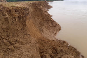 Sạt lở kinh hoàng, sông Lam “ngoạm” hàng chục ha đất nông nghiệp của người dân