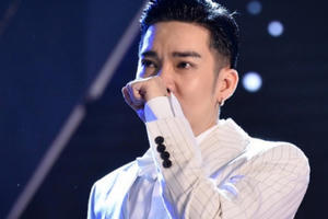 Sao Việt điêu đứng vì bị 'cướp' Facebook