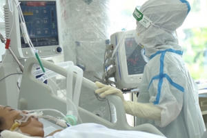 Việt Nam còn 431 ca F0 thở máy, ECMO