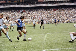 Diego Maradona - Tượng đài bóng đá bất tử 'đời' nhất