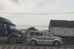 TP HCM: Tai nạn liên hoàn, 2 người nhập viện