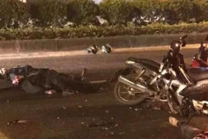 Hà Nội: Đại úy CSCĐ bị xe máy kẹp 3 chạy ngược chiều tông đã tử vong