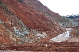 Kon Tum: Đường tránh đèo Mang Rơi trị giá trên 500 tỷ liên tục sạt lở Kon Tum: Đường tránh đèo Mang Rơi trị giá trên 500 tỷ liên tục sạt lở