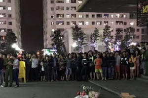 Bàng hoàng phát hiện thi thể trẻ sơ sinh còn nguyên dây rốn rơi từ tòa nhà HH Linh Đàm xuống đất