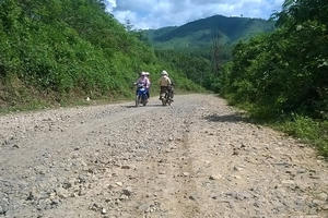 Kon Tum: Đầu tư hơn 69 tỷ đồng để sửa đường nhưng đường vẫn hư hỏng