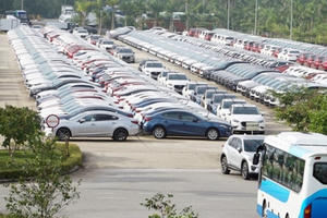 Ô tô ế ẩm, giảm giá cả trăm triệu vẫn tồn kho Ô tô ế ẩm, giảm giá cả trăm triệu vẫn tồn kho