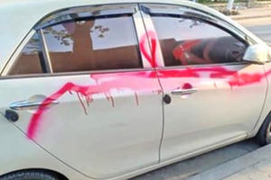 Hành vi xịt sơn lên ô tô: Có thể phải chịu trách nhiệm hình sự