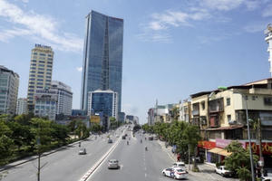 Nắng nóng đỉnh điểm và những cung đường đáng sợ ở Thủ đô