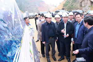 Bộ trưởng Bộ Xây dựng kiểm tra tiến độ các dự án giao thông tại Thái Nguyên