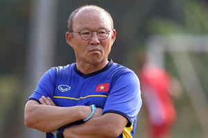 HLV Park lo lắng khi đặt bút ký bản hợp đồng mới