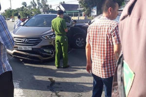 [Clip]: Hiện trường vụ truy sát trên QL1A khiến một nam thanh niên tử vong