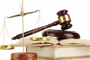 Luật và thực tiễn