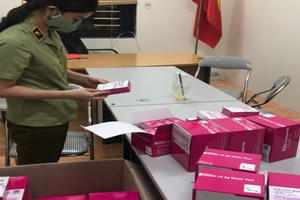 Tạm giữ 400 hộp dụng cụ xét nghiệm covid-19