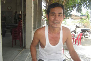 Bí ẩn trong thế giới trầm hương: Nước mắt khi vỡ mộng đổi đời và những ngôi mộ địu xa xứ