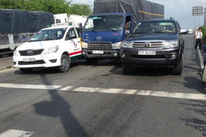 Xe ô tô va chạm liên hoàn làm quốc lộ 1 ùn tắc hơn 3km