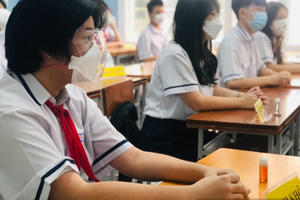 Đi học trực tiếp: Con đã lớn nhưng cha mẹ vẫn trăm nỗi lo!