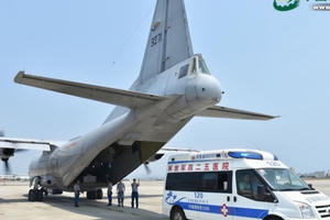 Máy bay quân sự Trung Quốc lần đầu tiên hạ cánh phi pháp xuống đá Chữ Thập Máy bay quân sự Trung Quốc lần đầu tiên hạ cánh phi pháp xuống đá Chữ Thập